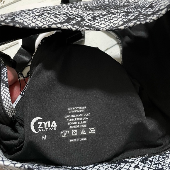 Women’s ZYIA Active Cobra Metallic Sports bra size medium NWT - Picture 3 of 4